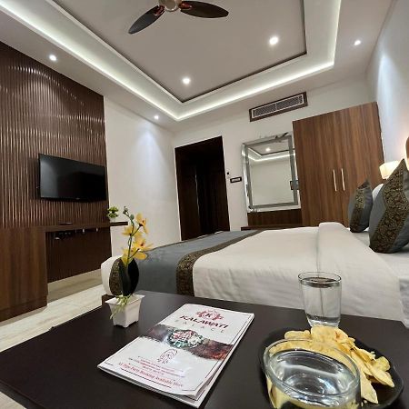 Hotel Kalawati Palace Варанаси Екстериор снимка