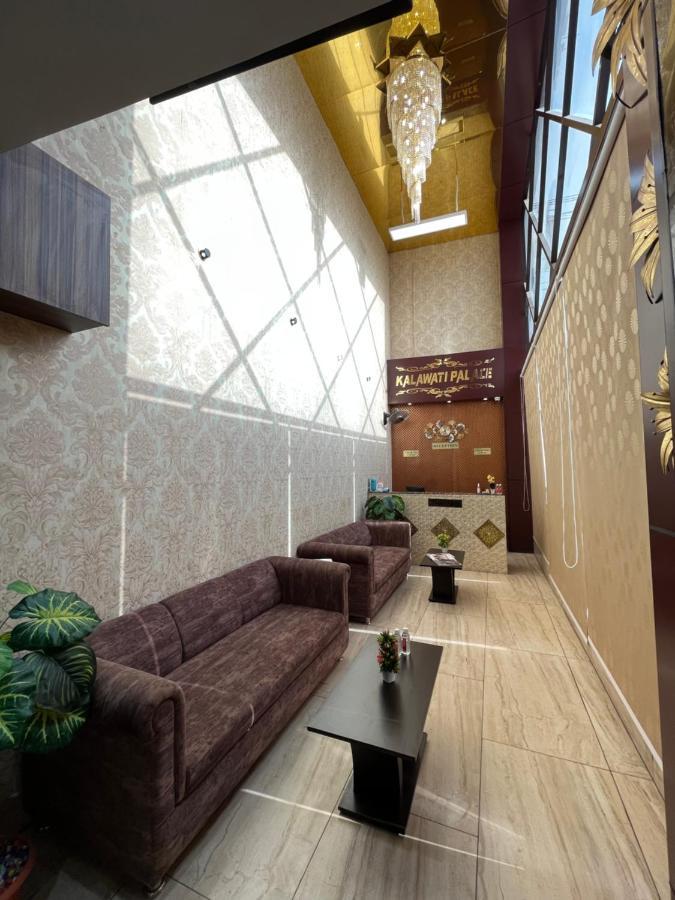 Hotel Kalawati Palace Варанаси Екстериор снимка