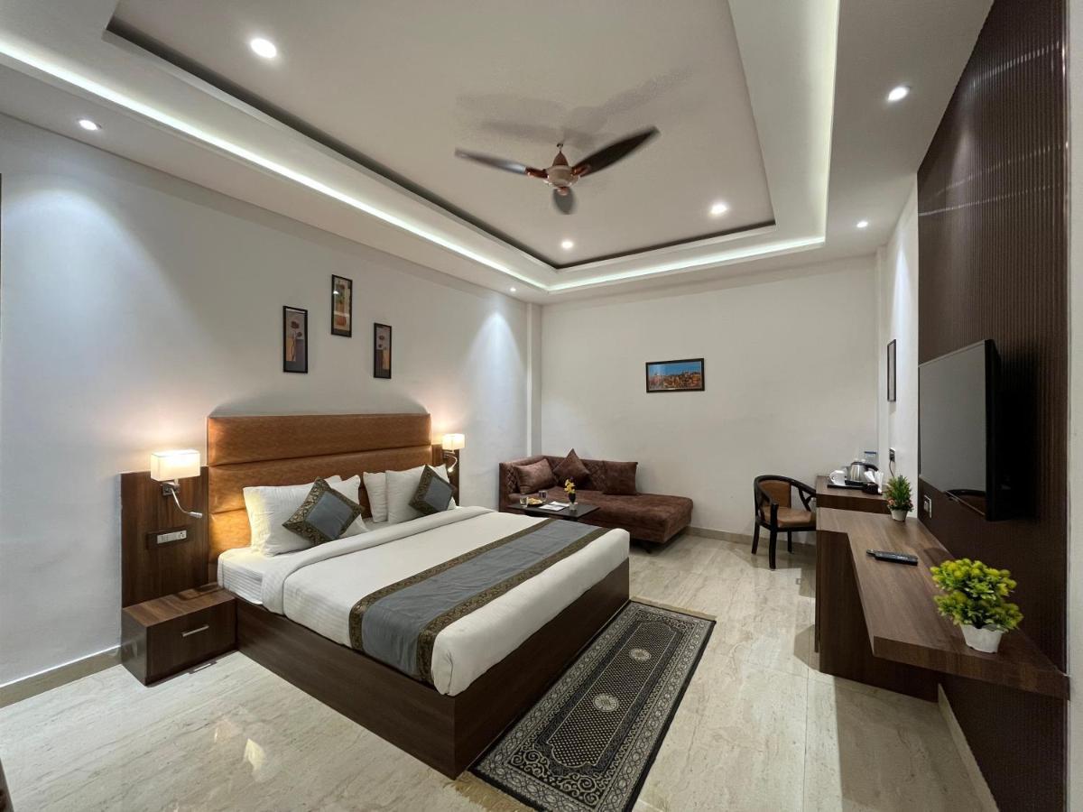 Hotel Kalawati Palace Варанаси Екстериор снимка
