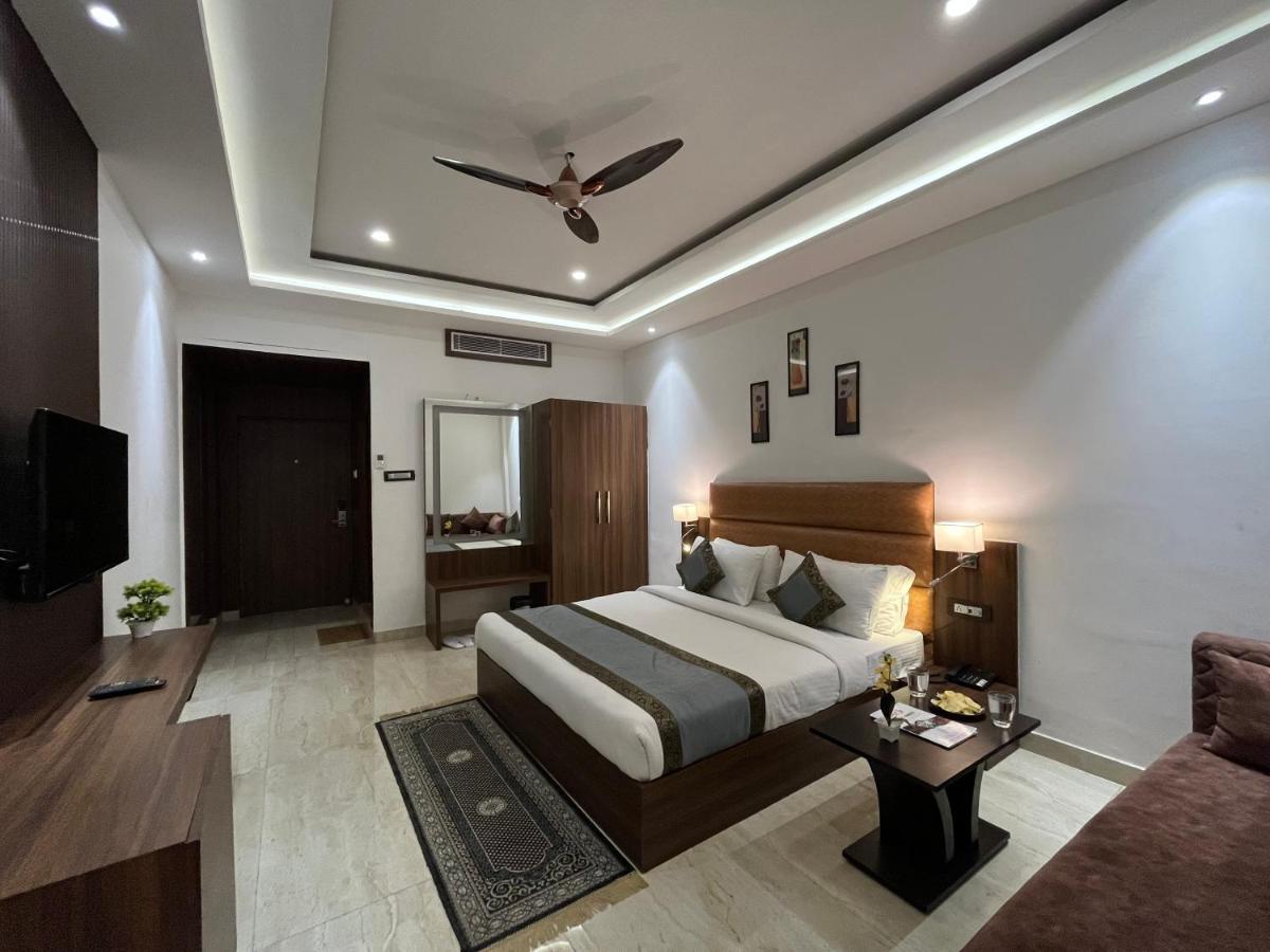 Hotel Kalawati Palace Варанаси Екстериор снимка