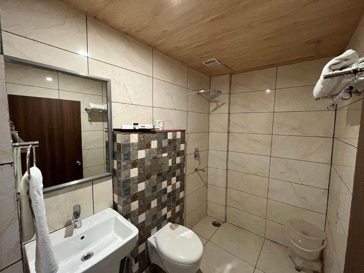 Hotel Kalawati Palace Варанаси Екстериор снимка