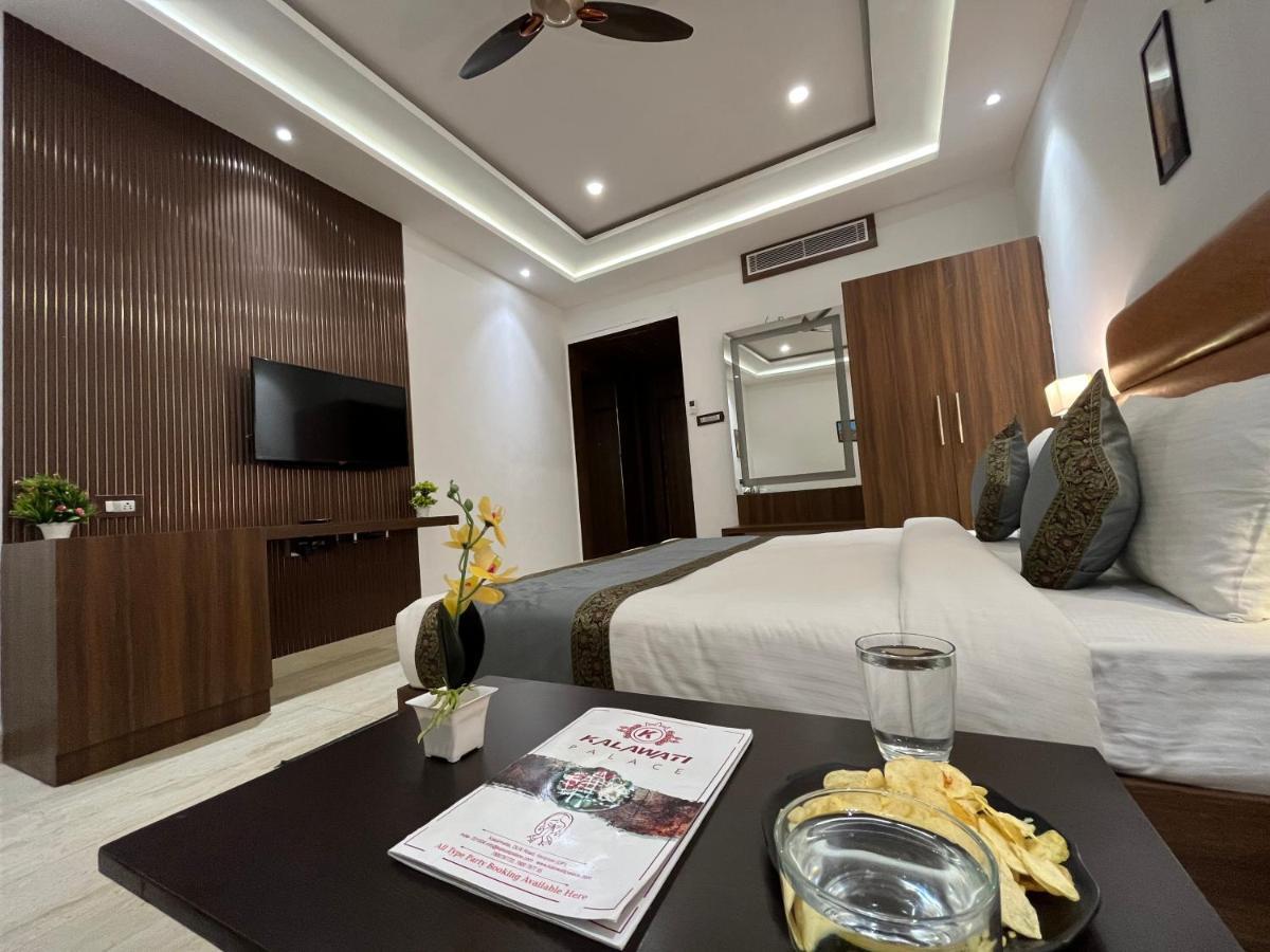 Hotel Kalawati Palace Варанаси Екстериор снимка