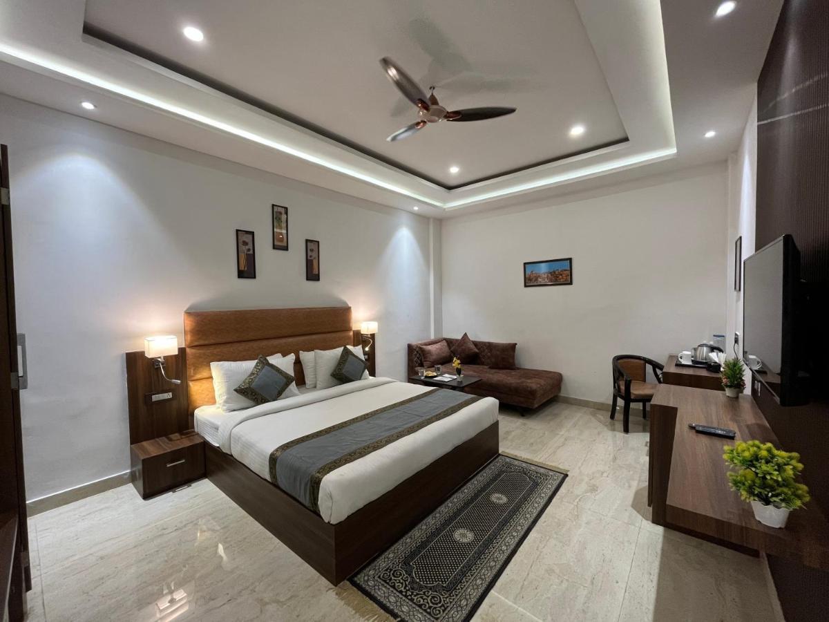 Hotel Kalawati Palace Варанаси Екстериор снимка