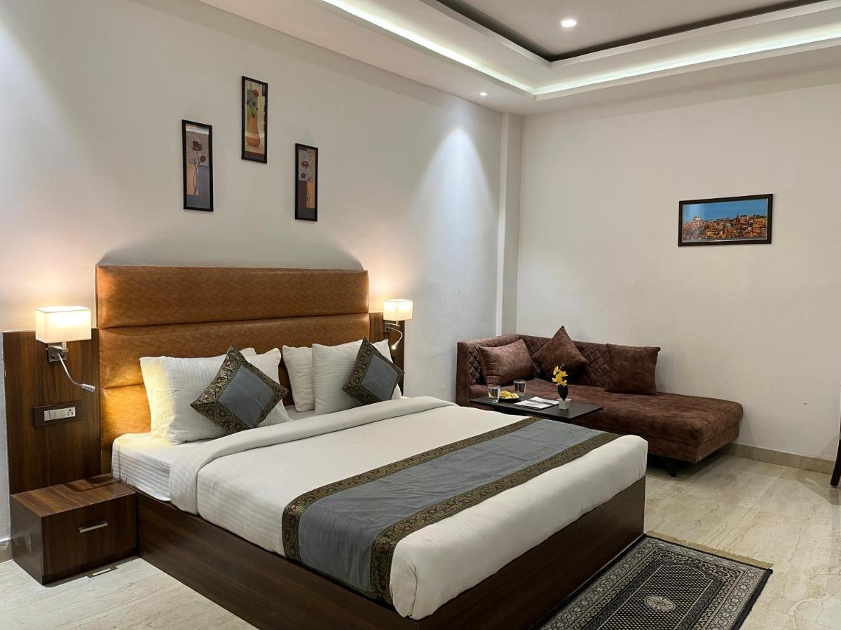 Hotel Kalawati Palace Варанаси Екстериор снимка
