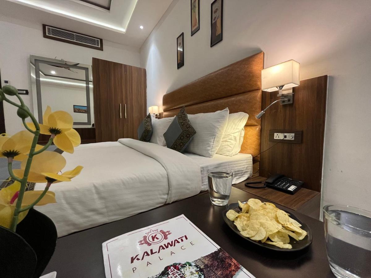 Hotel Kalawati Palace Варанаси Екстериор снимка